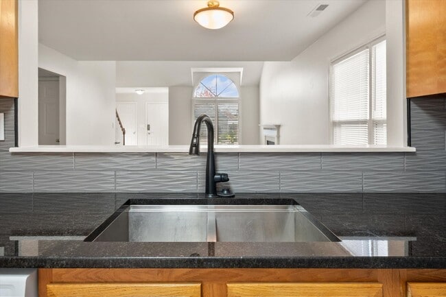 Building Photo - Beautiful 3-Bedroom Home on a Quiet Cul-de...