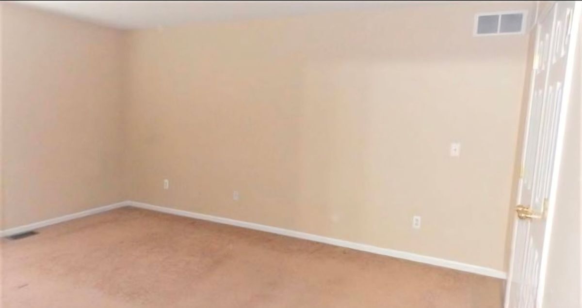 Building Photo - 9026 Newport Way