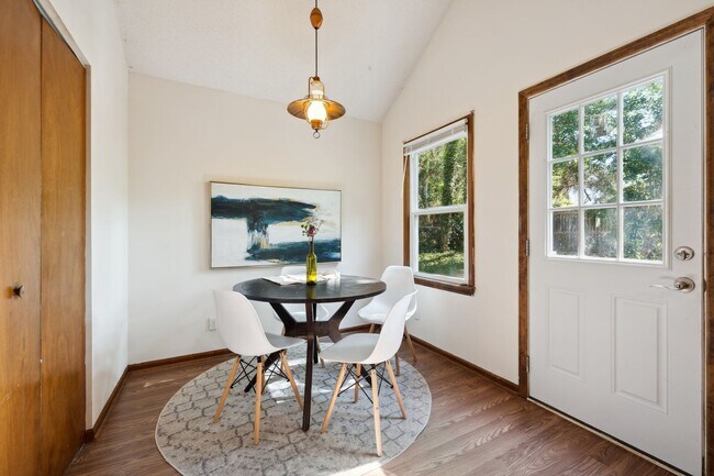 Building Photo - 3 bedroom home close to Duke Avaialble Ear...
