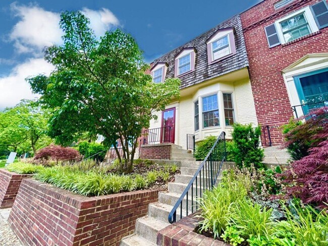 Building Photo - Welcome to DC Living!