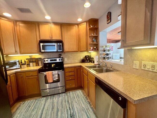 Building Photo - 2 Bed/1Bath/1 Car Garage Home