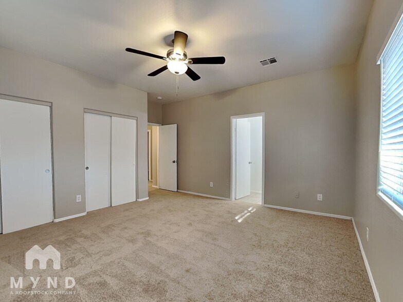 Building Photo - 5651 S 11th Dr