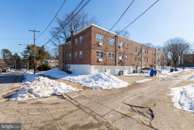 Building Photo - 5448 Hermit Terrace