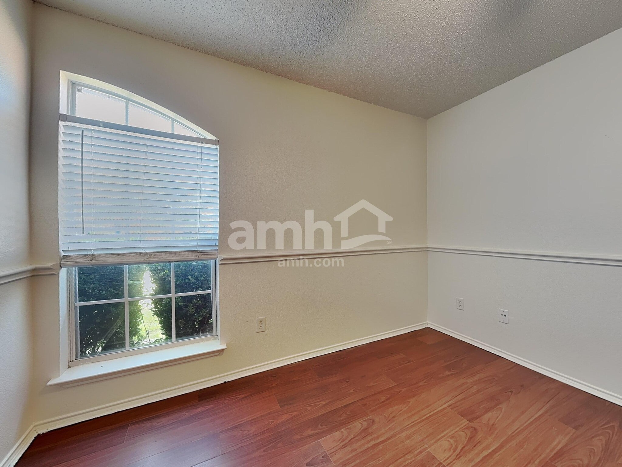 Building Photo - 818 La Sierra Ct