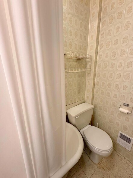 Building Photo - 250 Beacon St