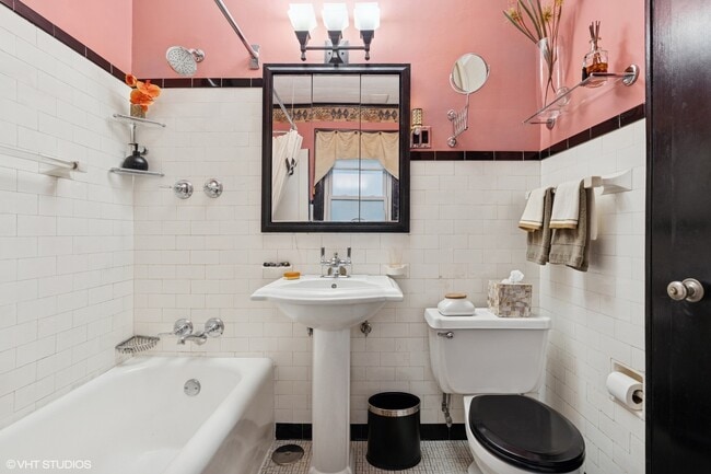 Building Photo - 5146 N Leavitt St