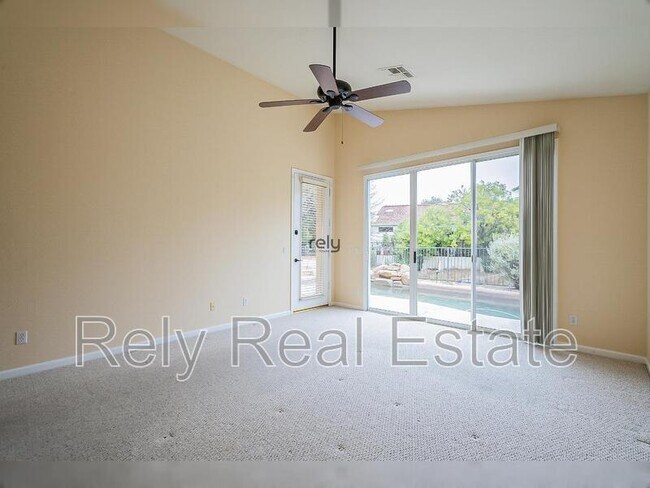 Building Photo - 4605 N Clear Creek Dr