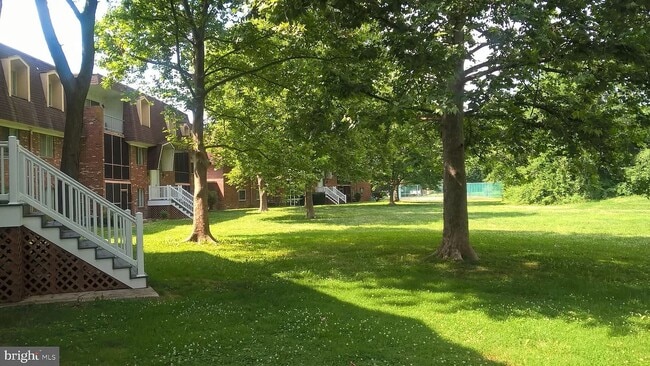 Grounds - 9 Par Haven Dr