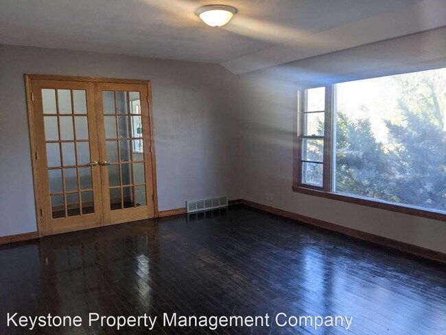 Building Photo - 3 br, 1.5 bath House - 1923 E. Court Street