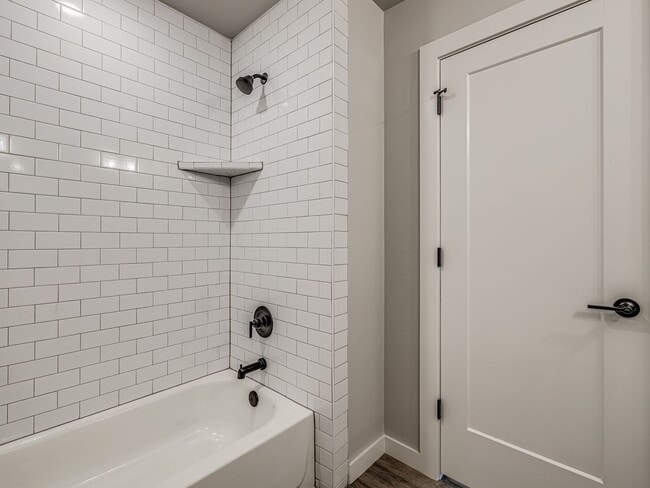 Building Photo - Newer Beautiful home in East Edmond + 4 Be...