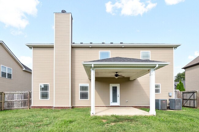 Building Photo - Pet Friendly Four Bedroom with Bonus!