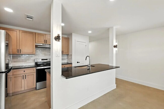 Building Photo - 3206 Sayle St