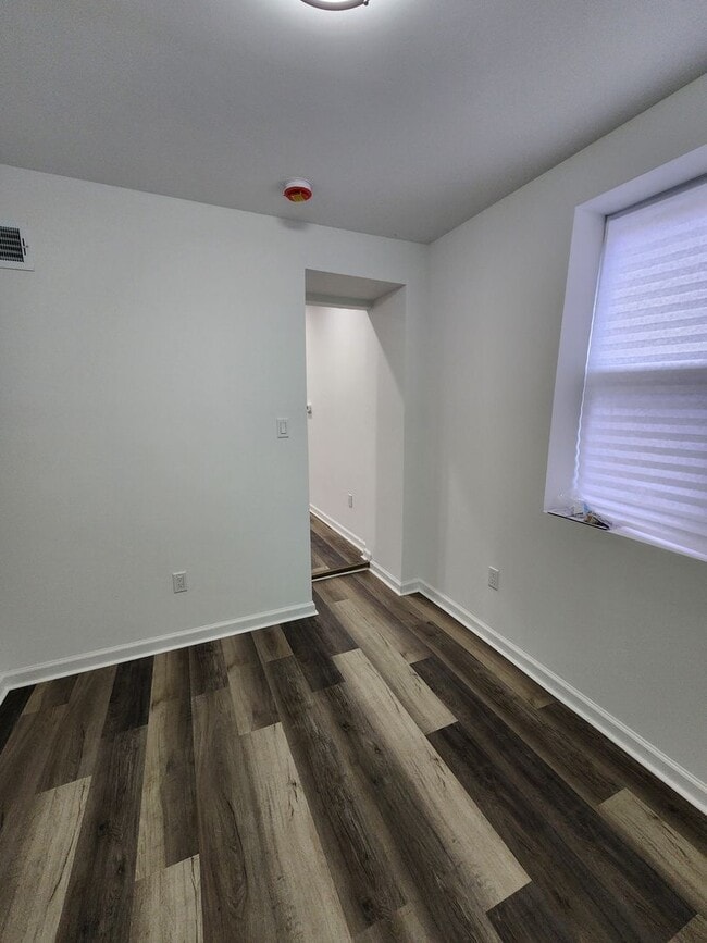 Building Photo - 5012 W Stiles St