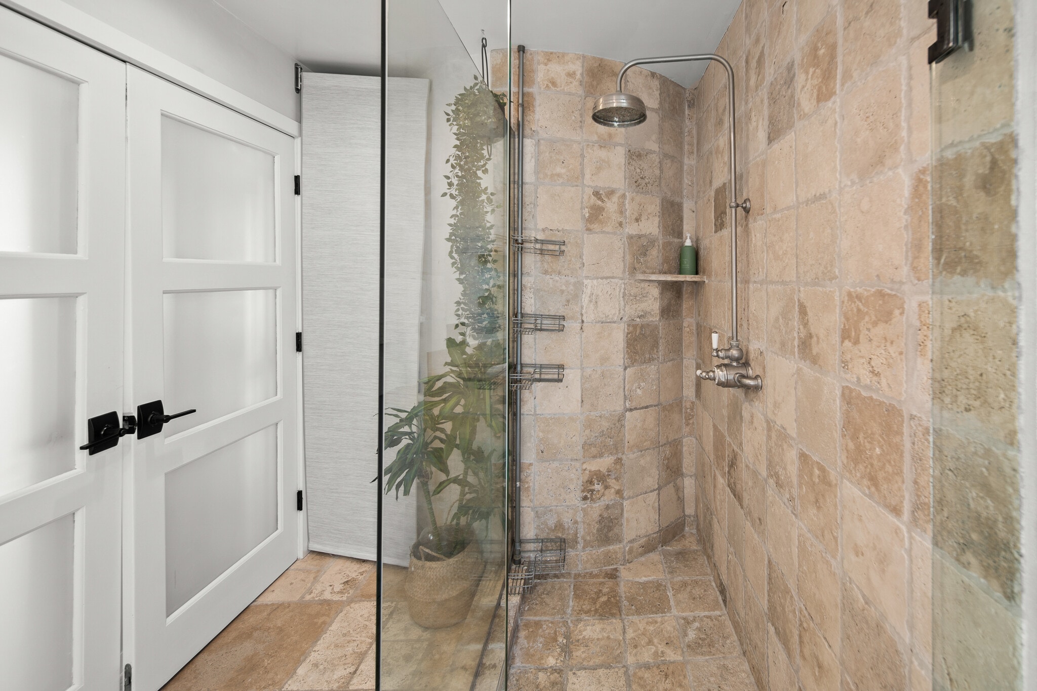 En-suite - 906 Victoria Ave