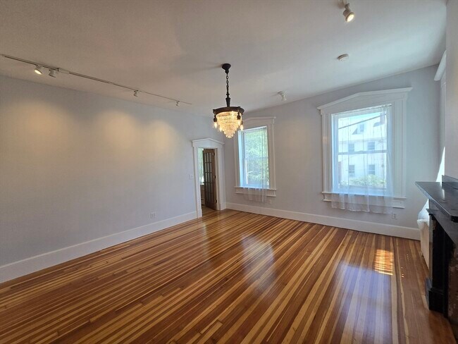 Building Photo - 116 Winnisimmet St