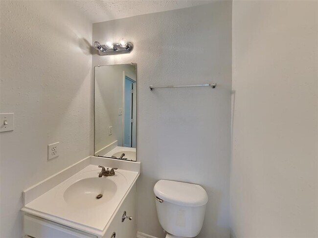 Building Photo - 26114 Cypresswood Dr