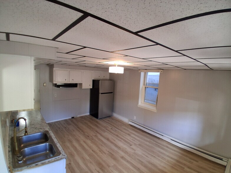 Building Photo - 67 Railroad St