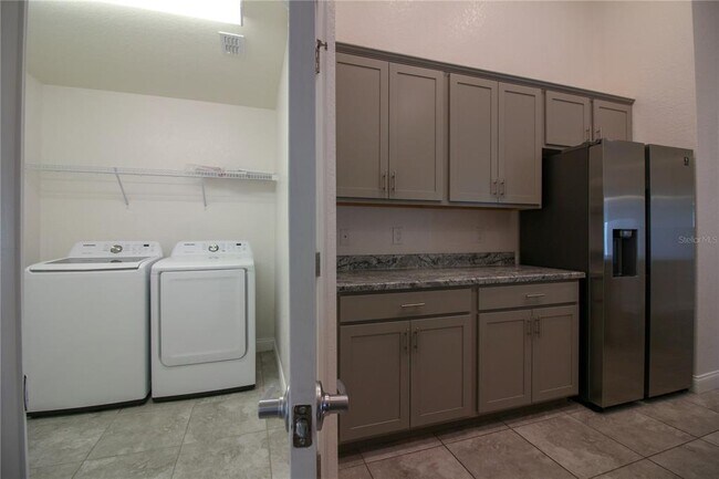 Building Photo - 5815 Christiansen Ct