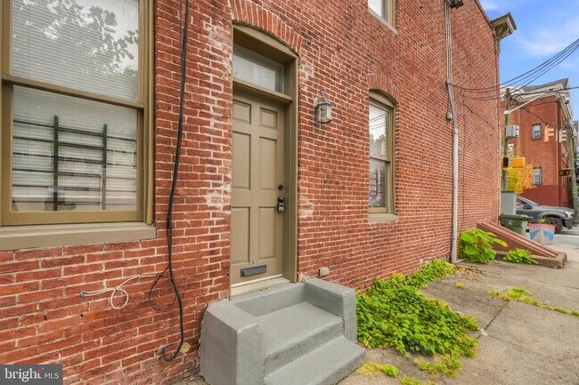 Building Photo - 1301 Washington Blvd