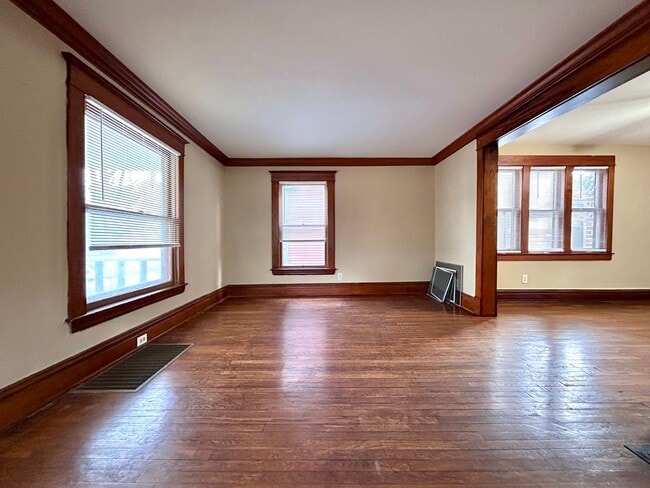 Building Photo - 2 Bedroom 2 Bath Home in Eastown!