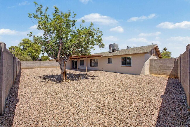 Building Photo - 12446 N 36th Dr