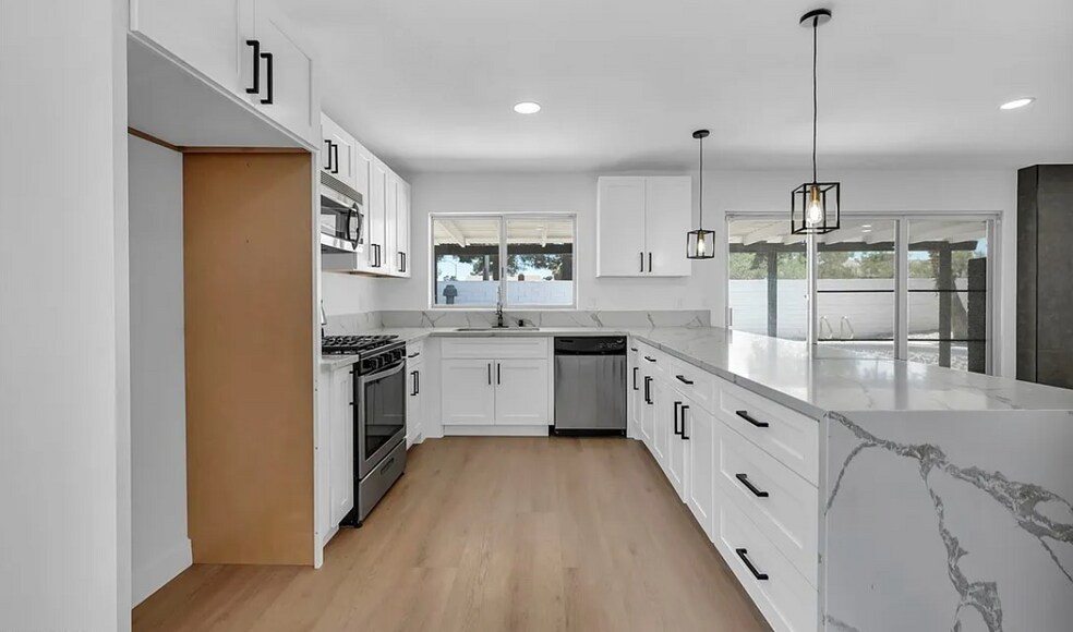 Building Photo - 6401 Hummingbird Ln