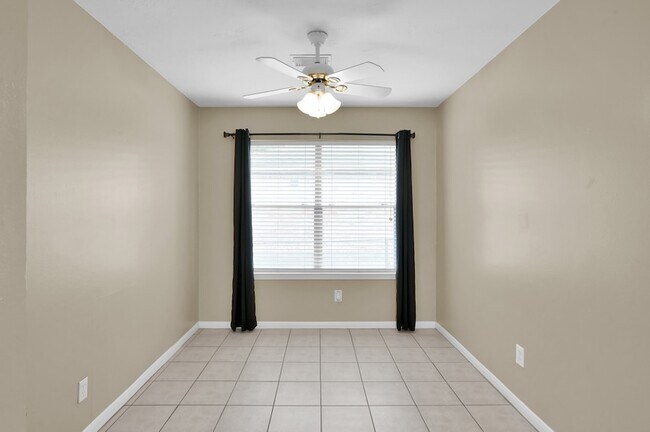 Building Photo - 506 Paradise Ln