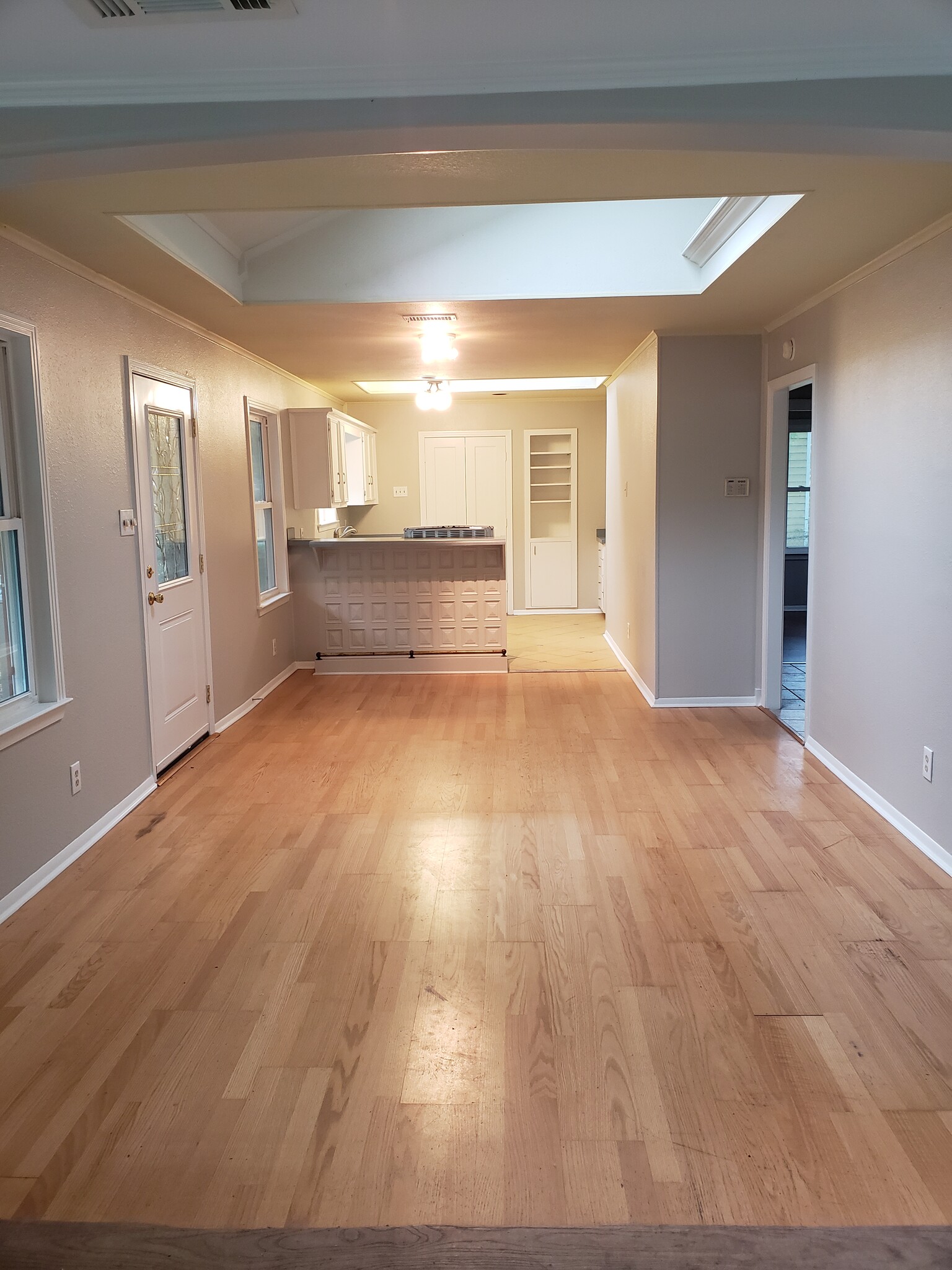 Open concept. Breakfast bar. Skylights. - 3209 Merrie Lynn Ave