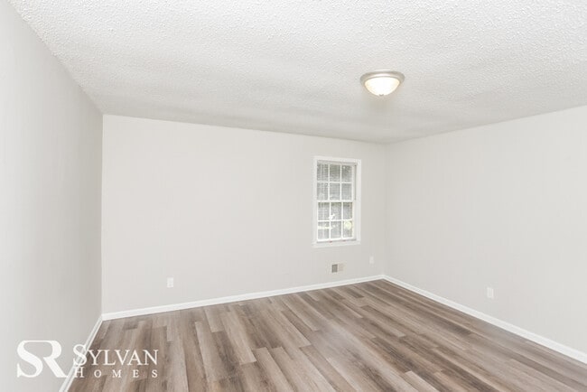 Building Photo - Come view this charming brick home