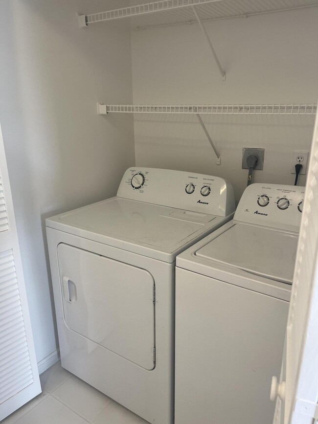 Building Photo - 1450 Hawthorne Pl