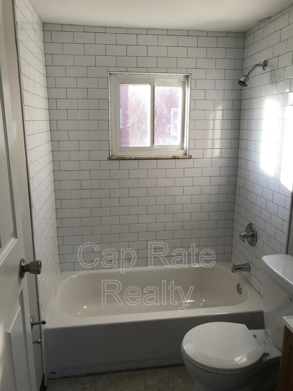 Building Photo - 3622 Cushing Dr