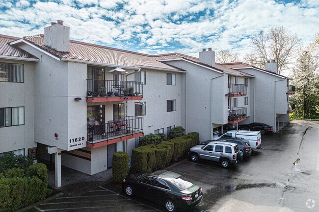 Building Photo - Bryn Mawr Plaza Apartments