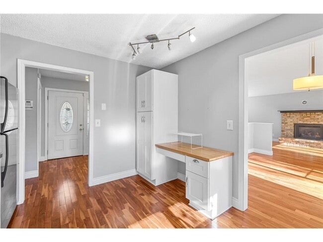 Building Photo - 16405 13th Ave N