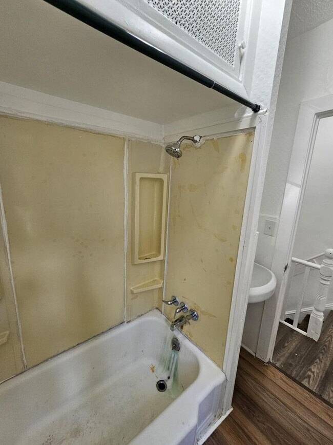 Building Photo - 3 bed 1 bath