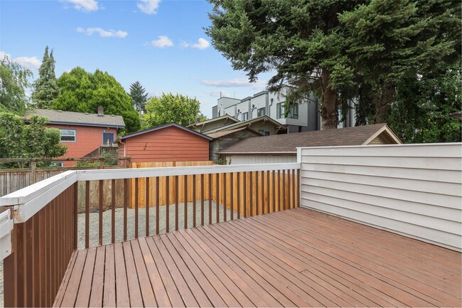 Building Photo - Spacious 6 Bed 3 Bath home in Ravenna