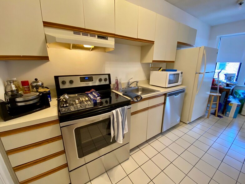 Building Photo - 137 Englewood Ave