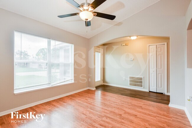 Building Photo - 3075 Blaine Cir