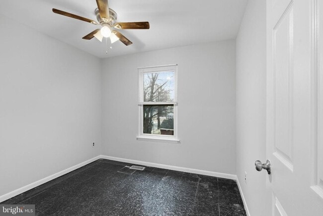 Building Photo - 341 Clarkson St