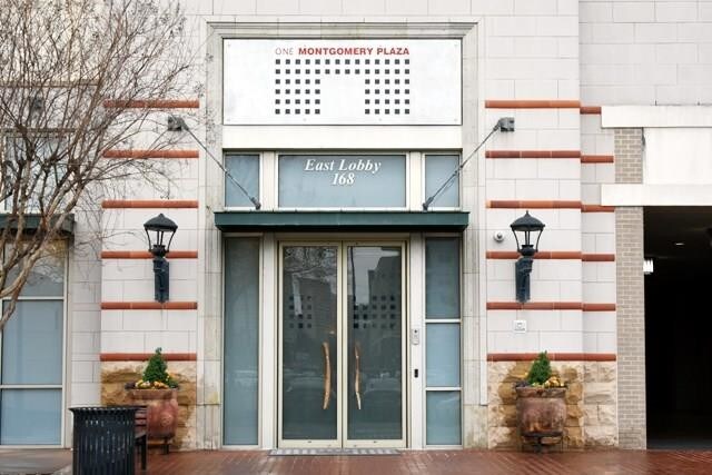 Building Photo - 2600 W 7th St