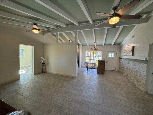 Building Photo - 1500 Carson Cir NE