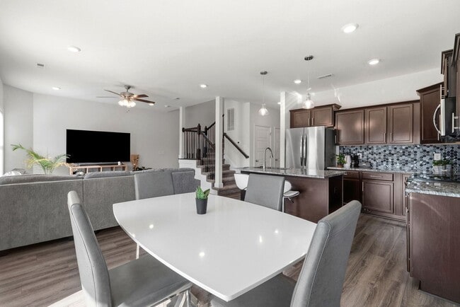 Building Photo - 3 Bedroom 2 1/2 Bath Home For Rent Near Post!