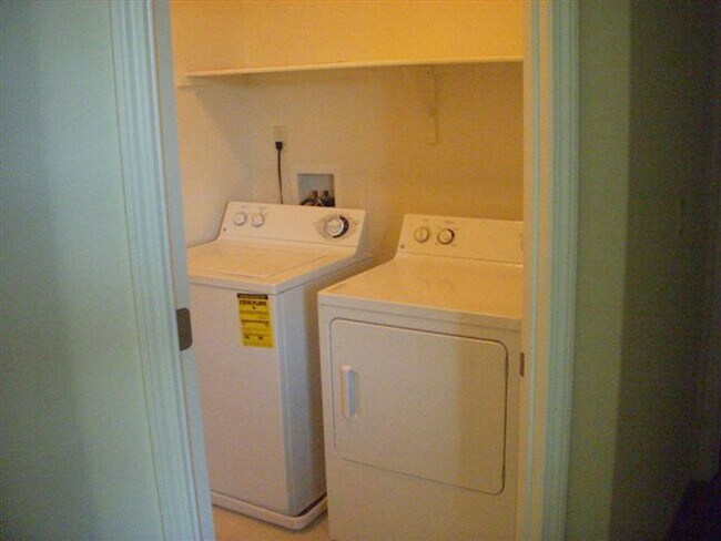 Building Photo - Large Master Suite - Tankless Water Heater...