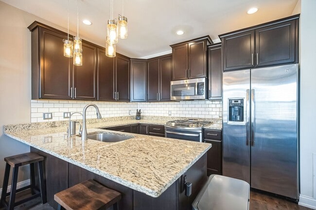 Building Photo - Gorgeous Conshohocken 3 Bedroom, 2.5 Bath END Unit Townhome With Amazing Views!