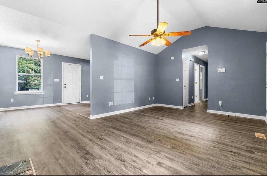 Building Photo - 4223 Woodridge Dr
