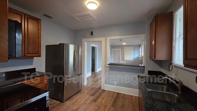 Building Photo - 1735 Brackland St