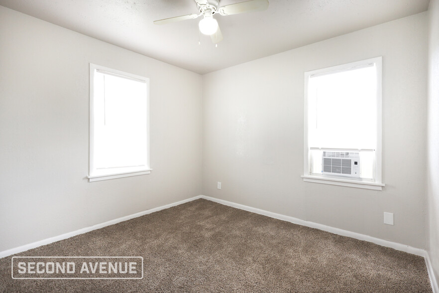 Building Photo - 3701 Woodside Dr