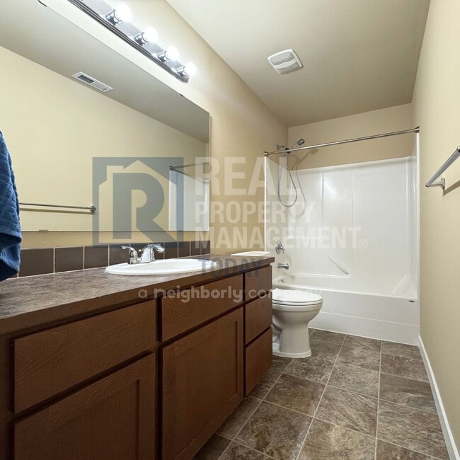 Building Photo - Stunning 5 Bedroom In Graham!