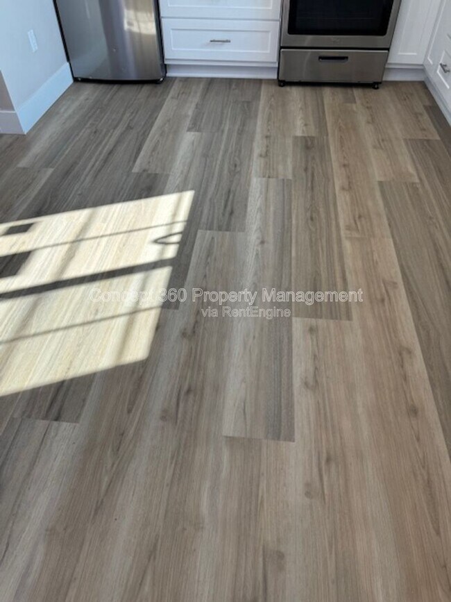 Building Photo - 318 E Heath Ln