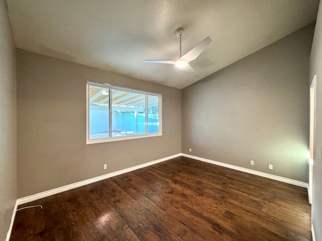 Building Photo - Bright and Open 3 Bedroom Home in Murrieta...