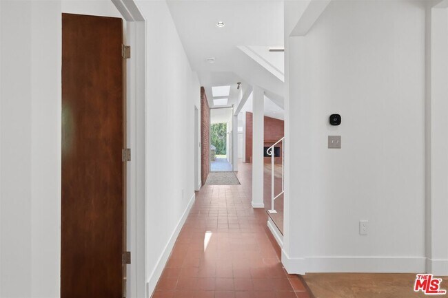 Building Photo - 444 S Windsor Blvd